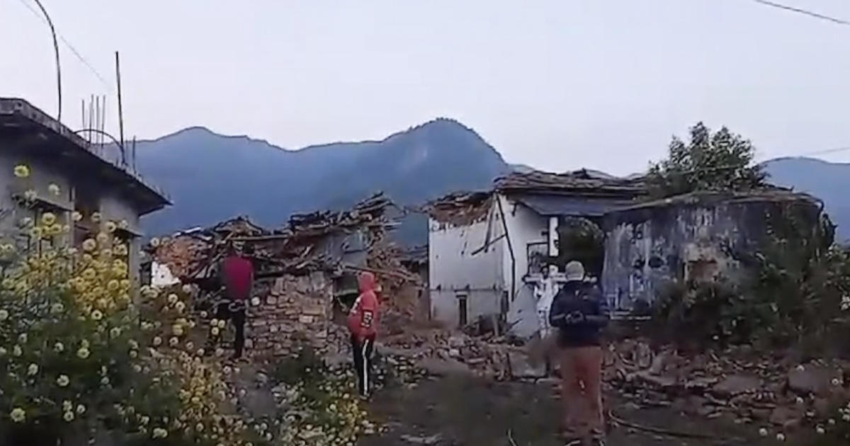 Оцелели след силно земетресение което разтърси северозападната част на Непал