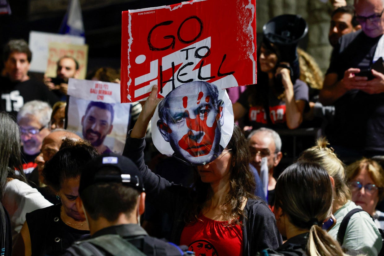 Protest near Israeli PM Netanyahu's residence, in Jerusalem 