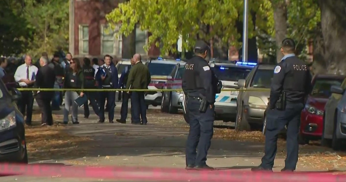 Suspect killed, officer wounded in South Shore shootout - CBS Chicago