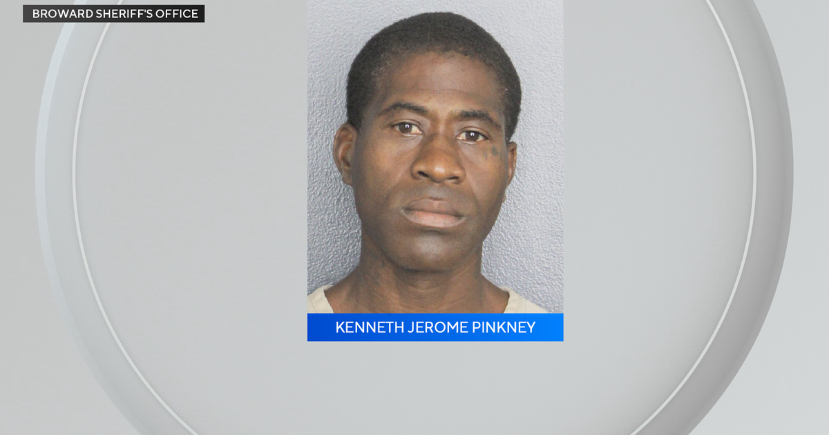 Wilton Manors person accused of attacking US Postal Services worker carrying hajib Wilton Manors person accused of attacking US Postal Services worker carrying hajib