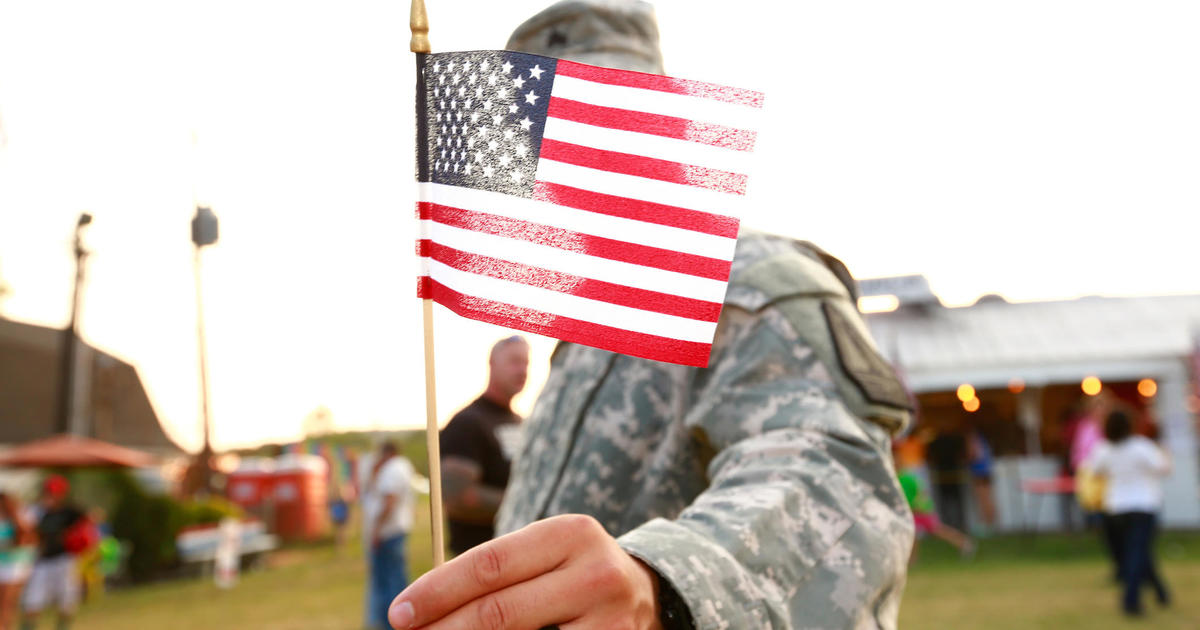 28 Veterans Day restaurant deals to thank our veterans – SheKnows