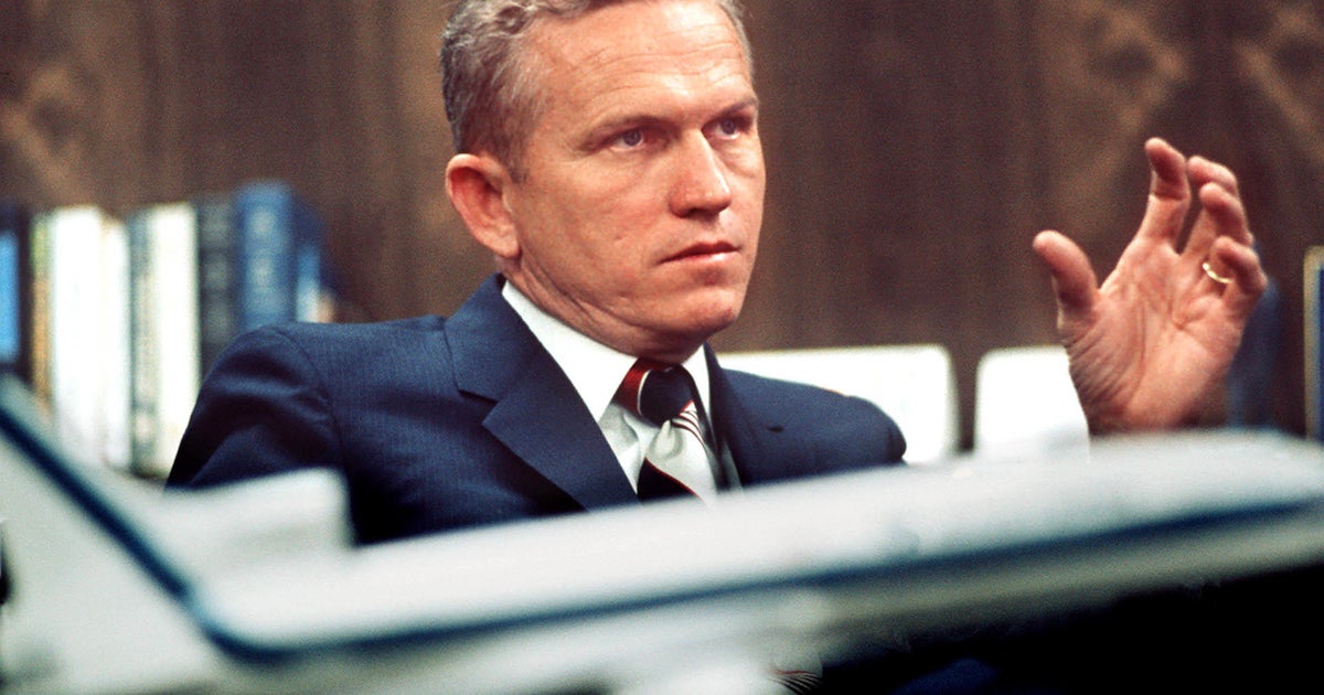 Frank Borman, Apollo 8 astronaut who orbited the moon, dies at age 95