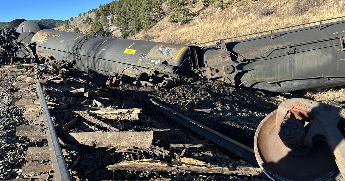 Read more about the article Broken rails caused a 16-car freight train to derail in the Colorado foothills