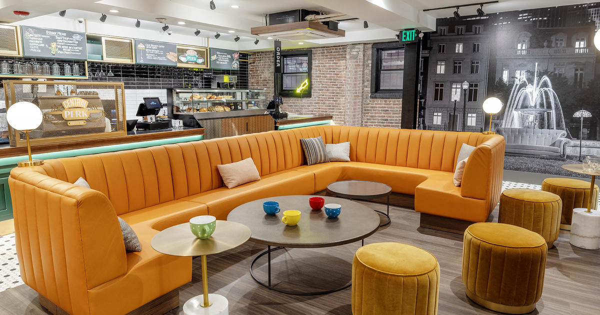 This Cafe Beneath the 'Friends' Apartment Is the Real-Life Central Perk
