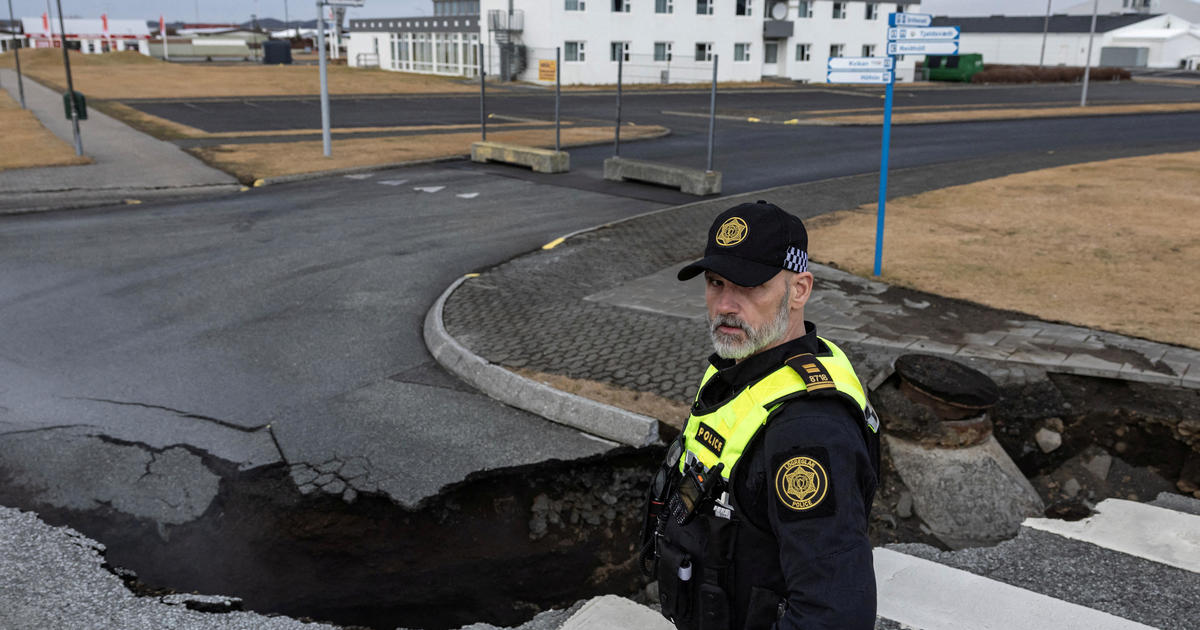 アイスランドからの火山爆発で避難した小さな村：「溶岩は私たちの家の下にあります」