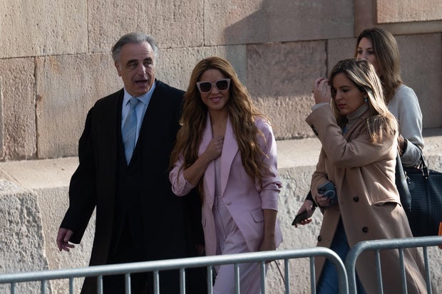 Shakira reaches deal with Spanish prosecutors on the first day of tax fraud trial