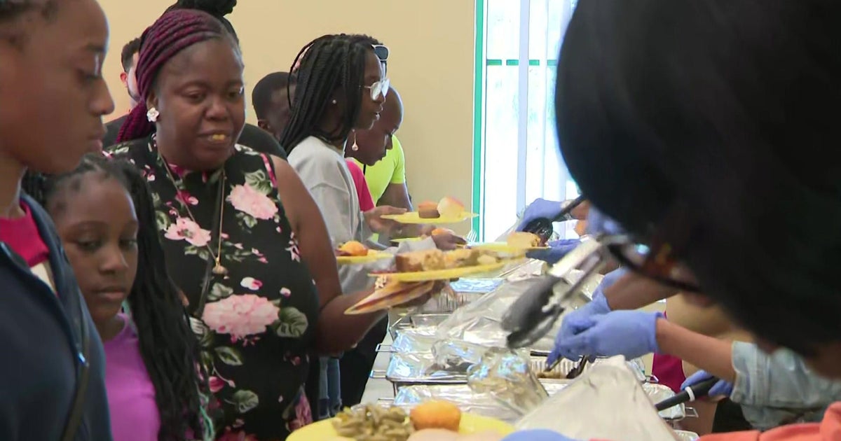 Displaced Glorieta Gardens inhabitants in Opa-locka dealt with to holiday getaway feast, awaiting repairs