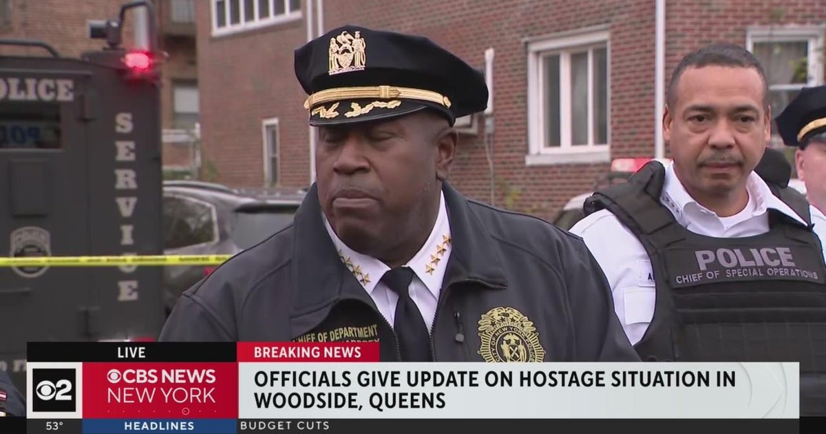 NYPD gives update on barricade situation in Woodside, Queens CBS New York