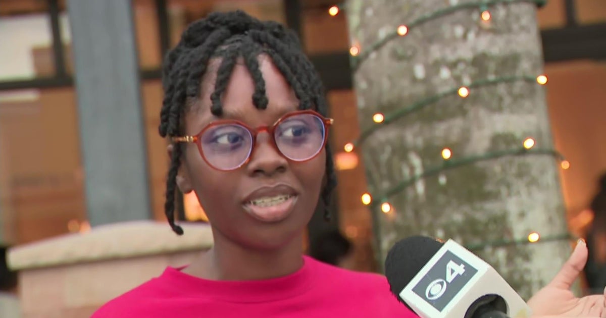 Black Friday purchasers packed Sawgrass Mills Black Friday purchasers packed Sawgrass Mills