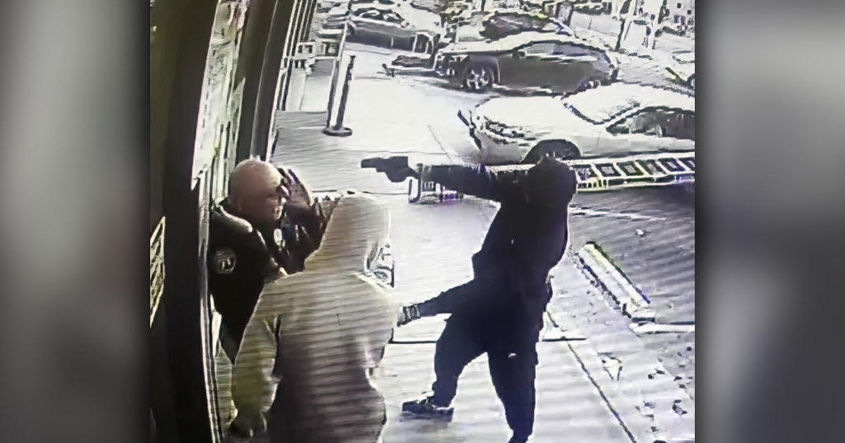 Brazen Armed Robbery Outside Oakland 7 Eleven Caught On Camera Cbs