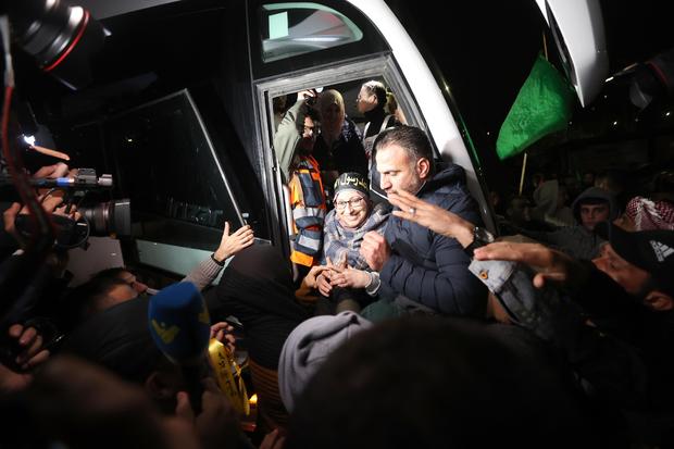 33 Palestinians released from Israeli jails in the 4th batch of prisoners swap 