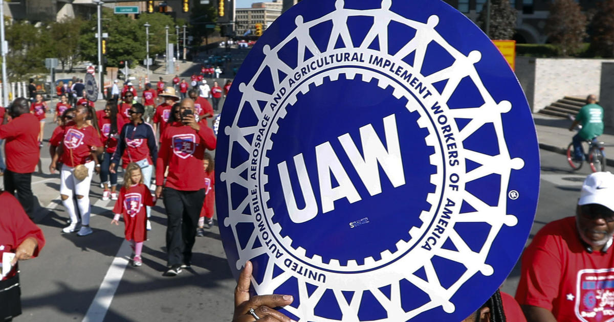 В исторически ход, Обединеният профсъюз на автомобилните работници стана най-големият