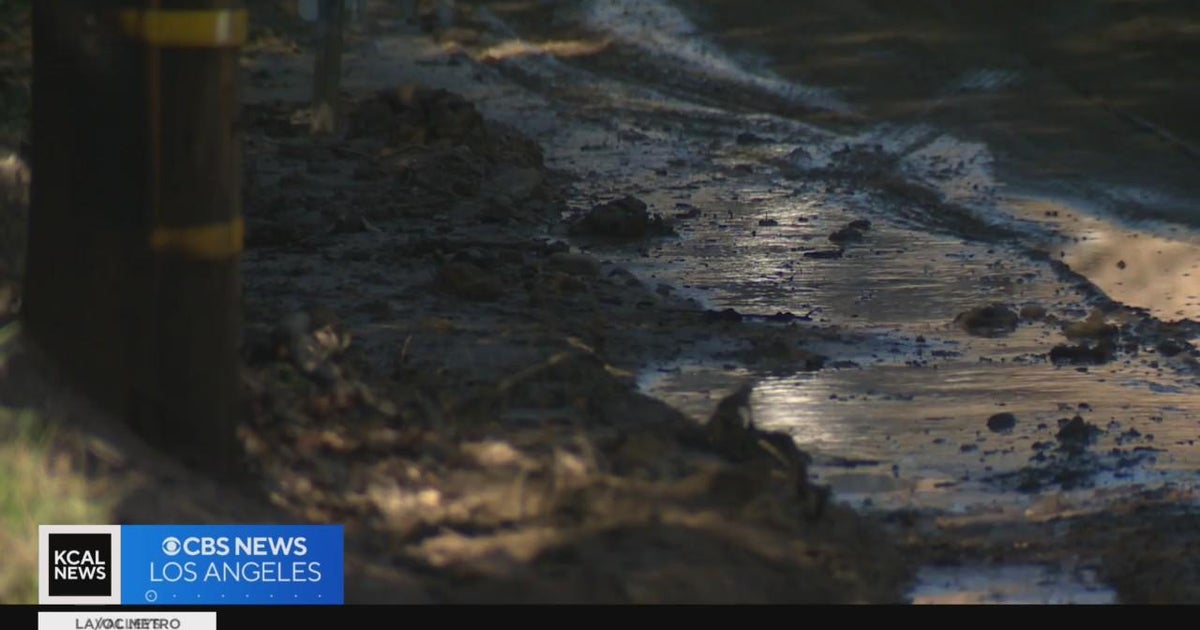 Sinkhole forms in Hacienda Height after water main break - CBS Los Angeles