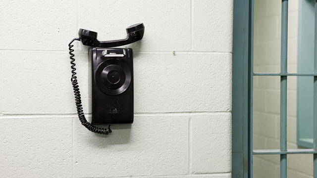 Telephone in prison 