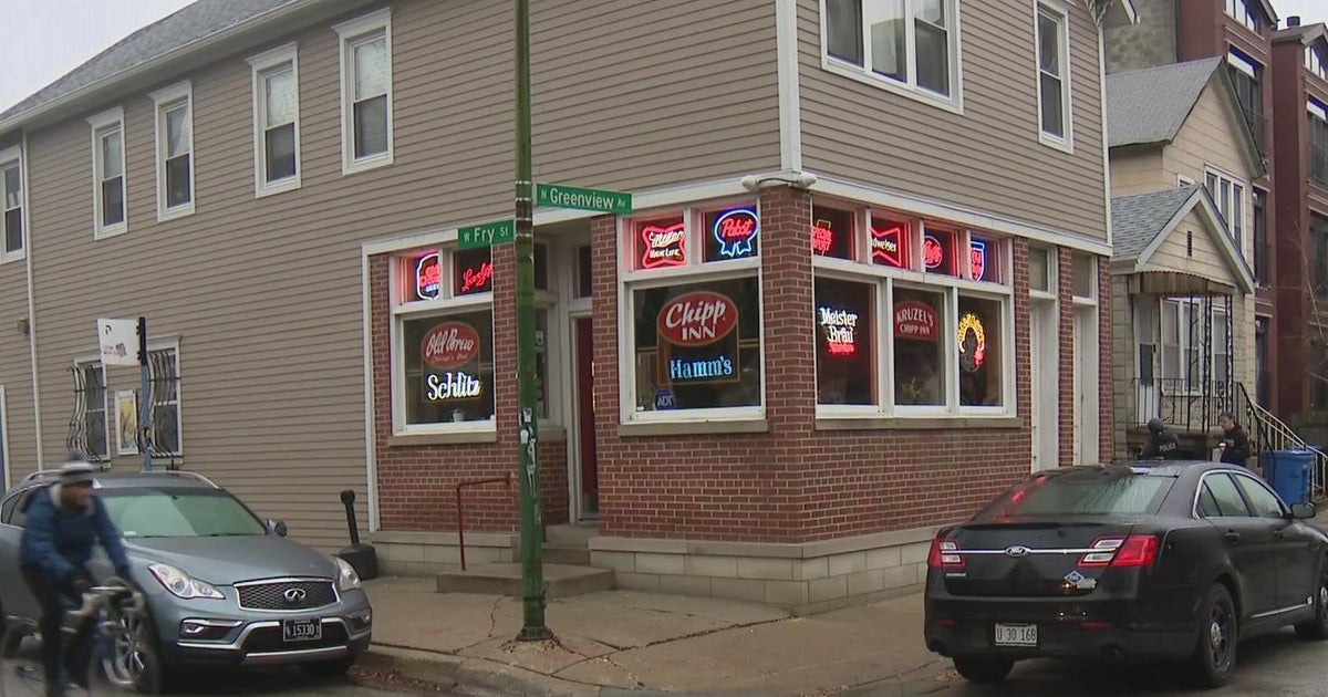 Nearly A Dozen Chicago Bar Patrons Robbed At Gunpoint On North Side
