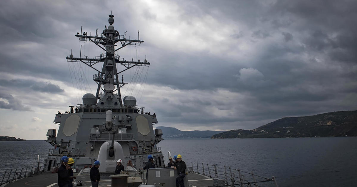 Военен кораб на ВМС на САЩ свали дронове стреляни по