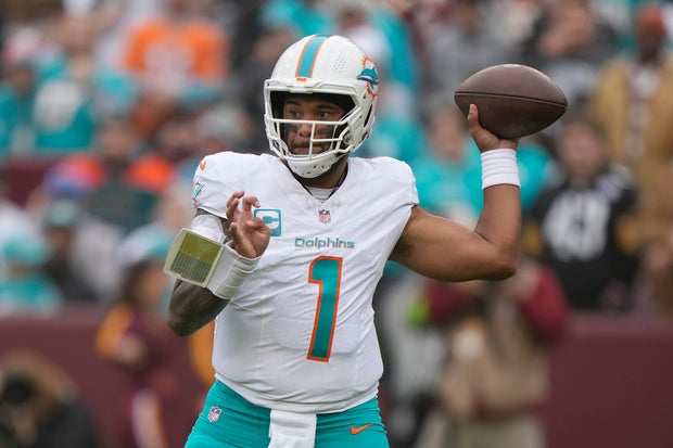 Dolphins Commanders Football