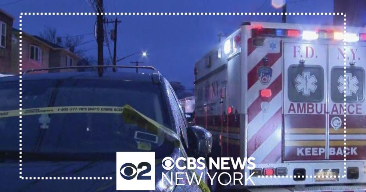 NYPD: Man stabbed 5 family members in deadly rampage in Queens - CBS ...