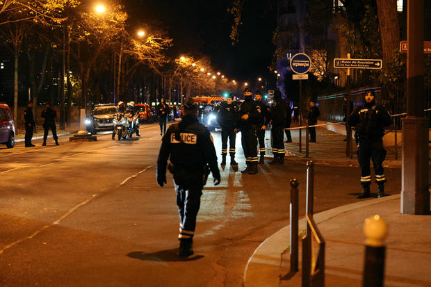 Paris stabbing attack leaves 1 dead, 2 wounded; suspect arrested 