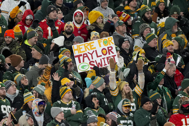 Taylor Swift spotted at Lambeau Field during Sunday's game