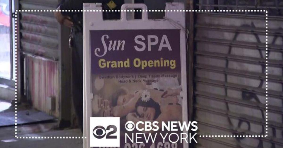 NYPD hunting for suspects in string of spa robberies and assaults in Queens - CBS New York