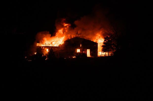 douglas-county-barn-fire-south-metro-fire.jpg 