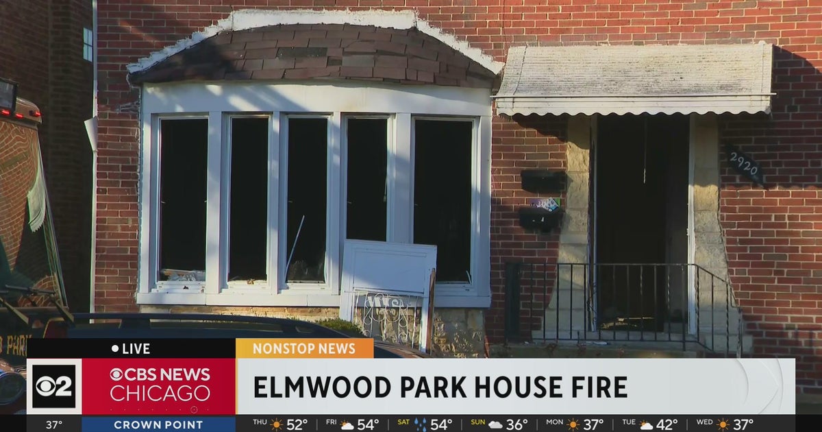 Fire spreads to 3 houses in west Chicago suburb - CBS Chicago