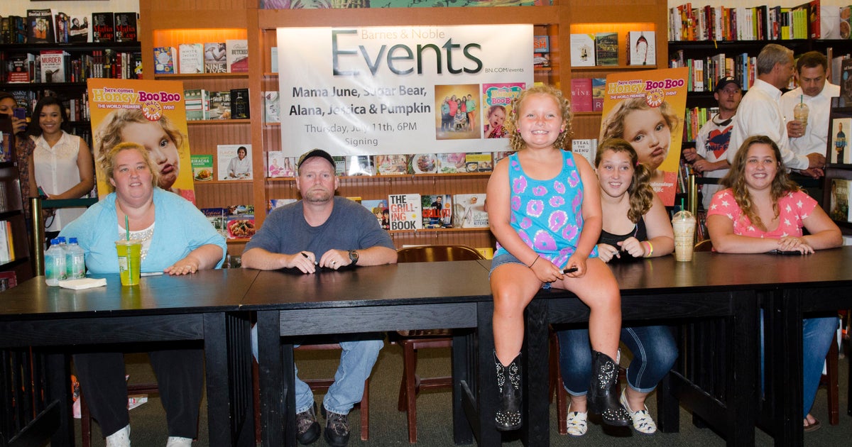 Anna “Chickadee” Cardwell, bintang reality TV “Here Comes Honey Boo Boo,” meninggal dunia pada usia 29 tahun. Anna “Chickadee” Cardwell, bintang reality TV “Here Comes Honey Boo Boo,” meninggal dunia pada usia 29 tahun.