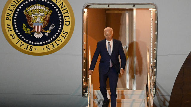 President Biden arrives in Los Angeles to attend fundraisers for his re-election campaign. 