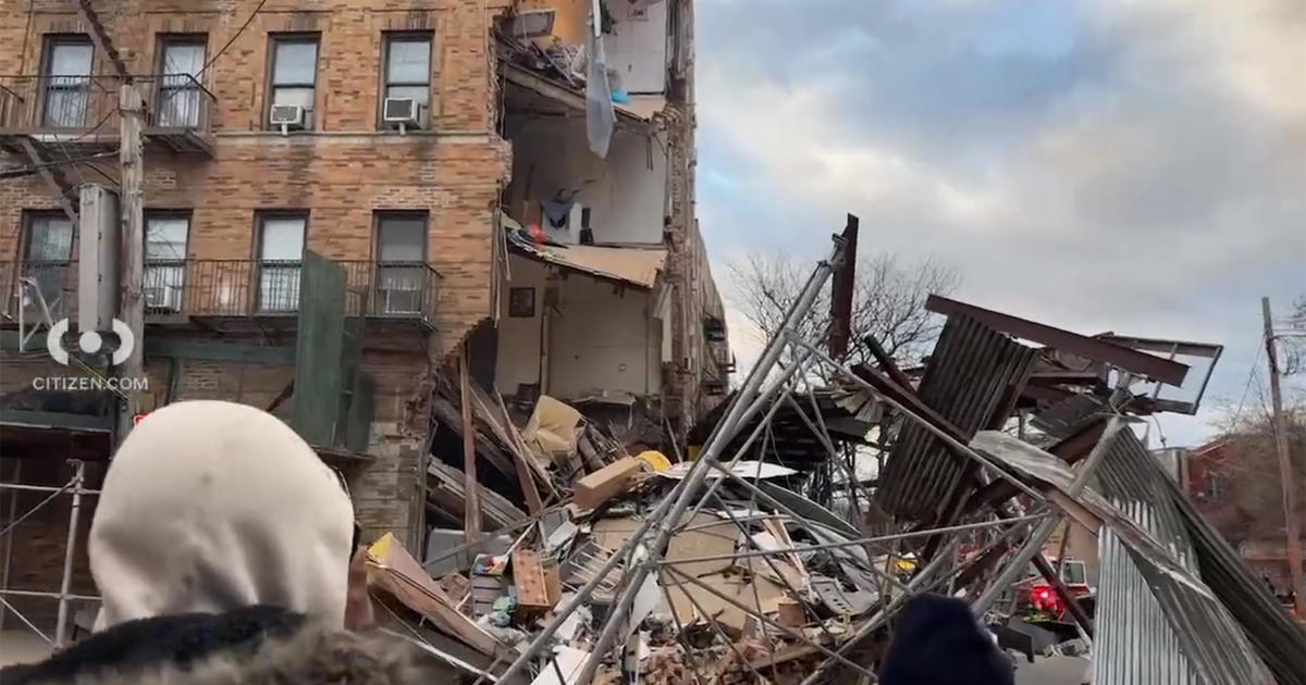 Сграда частично се срути в Бронкс