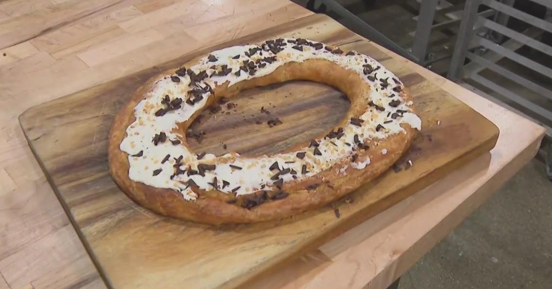 A look at how the Danish Kringle is made CBS Chicago