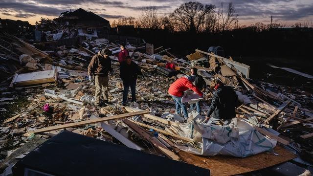 cbsn-fusion-thousands-still-without-power-after-deadly-tennessee-tornadoes-thumbnail-2517545-640x360.jpg 