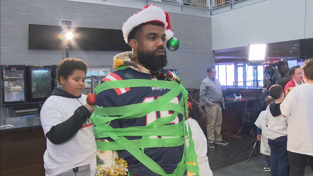 Ezekiel Elliott Christmas party 