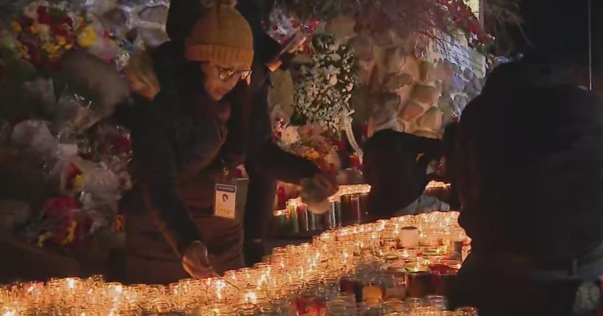Crowds flock to Shrine of Our Lady of Guadalupe in act of devotion ...