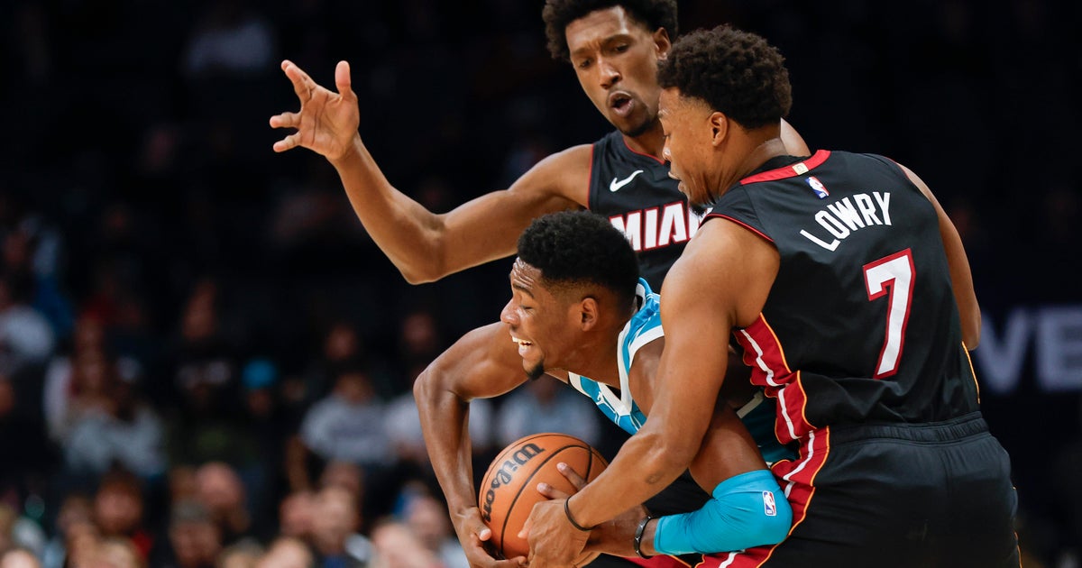 Heat dangle on to conquer Hornets 116-114 Heat dangle on to conquer Hornets 116-114
