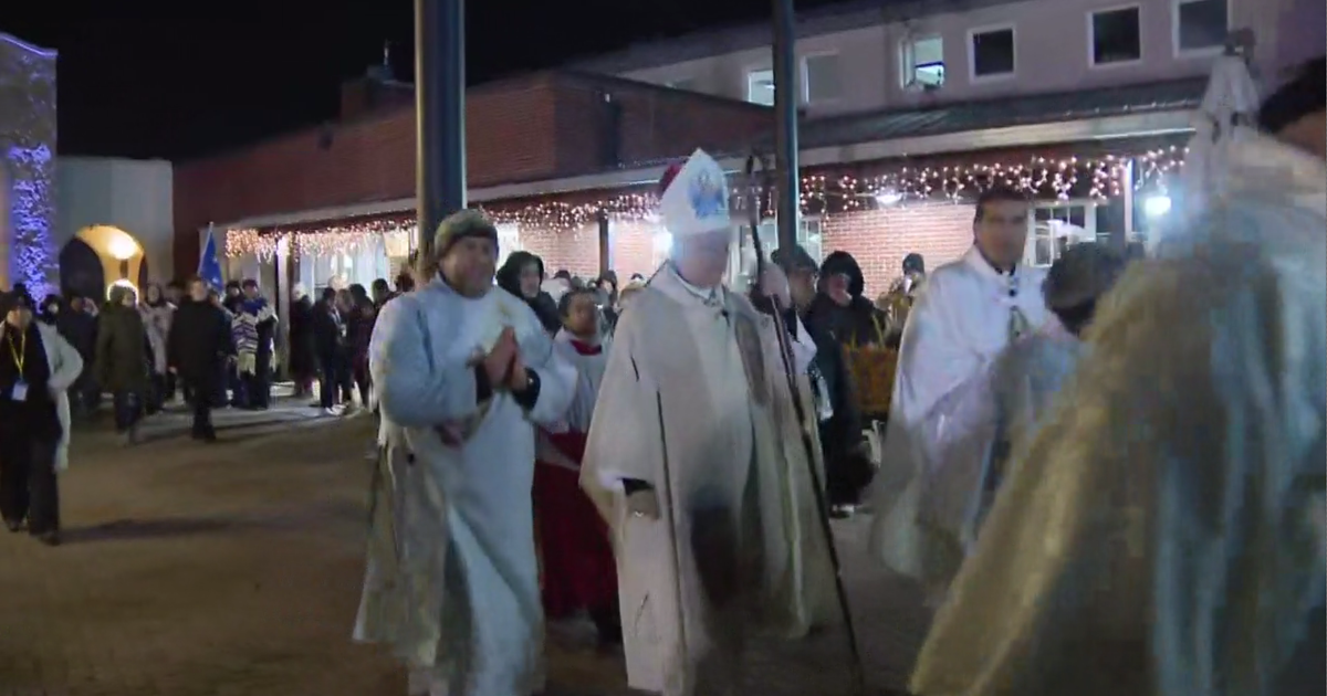 Crowds flock to Feast of Our Lady of Guadalupe - CBS Chicago