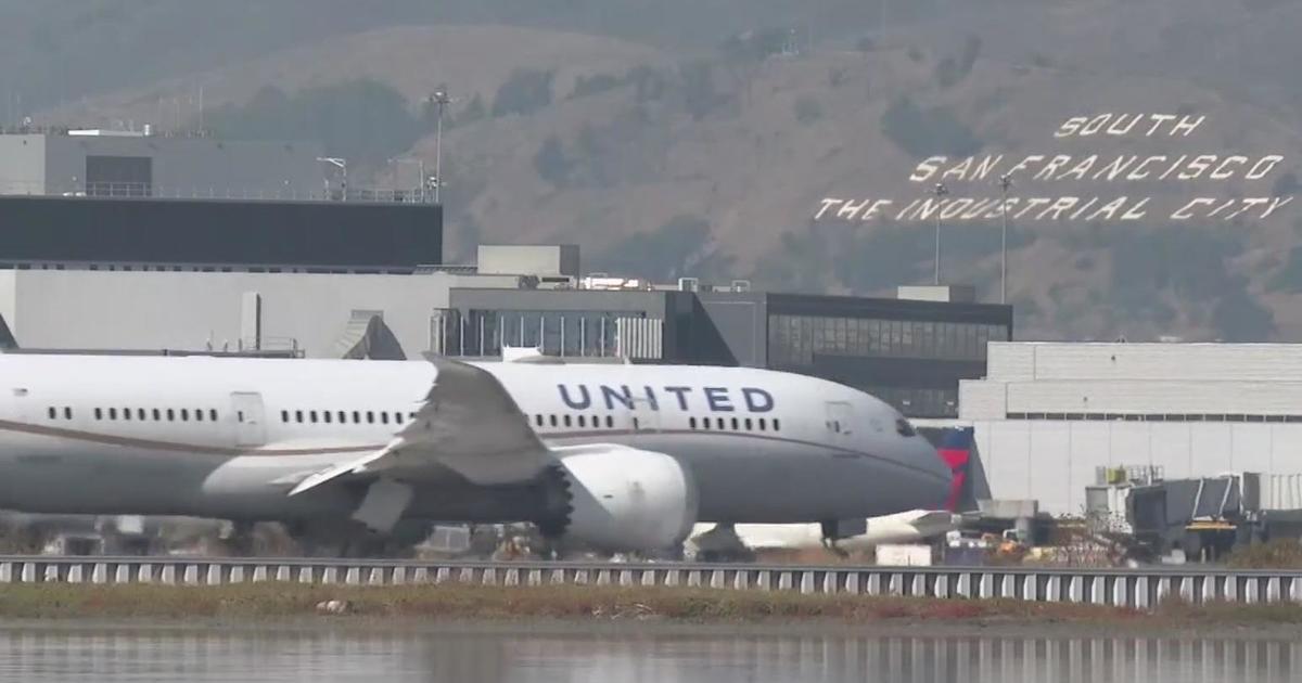 International United Airlines flight out of San Francisco diverted to Sacramento