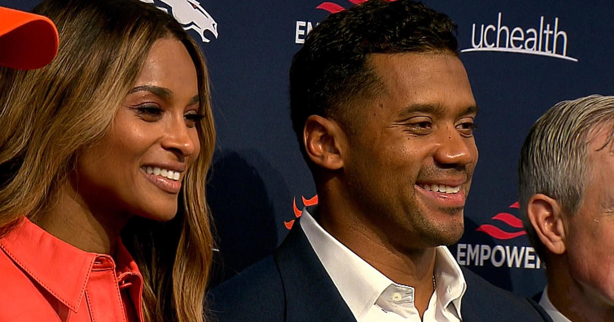 Did Russell Wilson wear eye black in his team photo? An SB Nation  investigation 