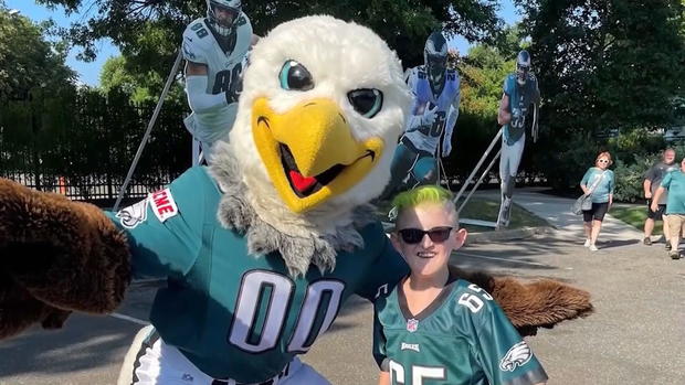 a photo of Giovanni Hamilton with Eagles mascot Swoop 