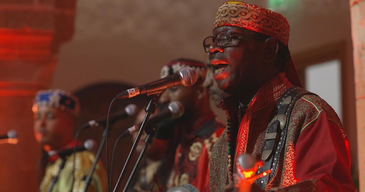 Древната музика на Gnawa — наречена марокански блус — намира нова публика в Европа, Америка