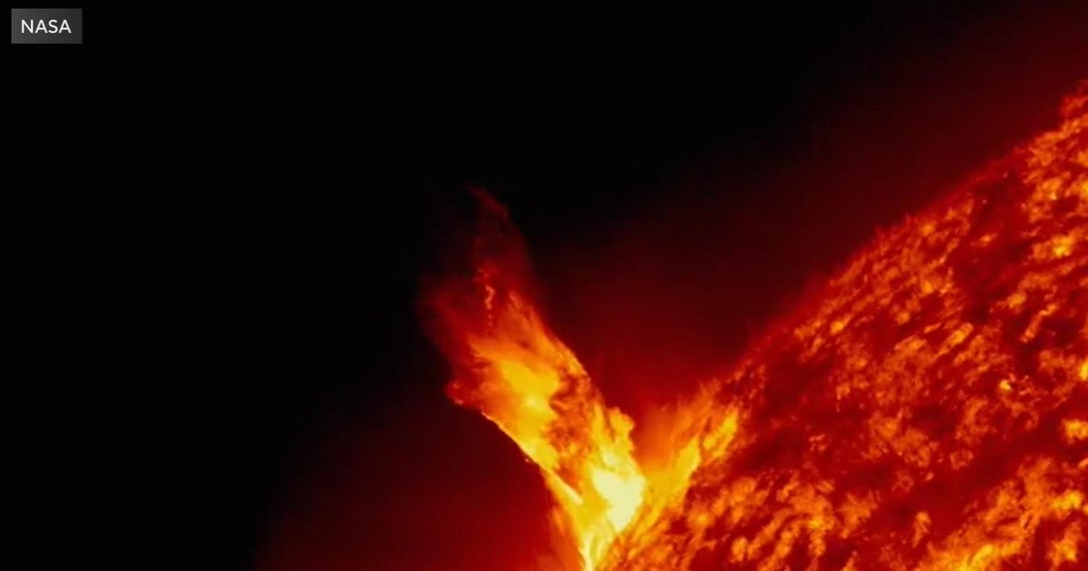 Powerful solar flare knocks out radio communications on Earth - CBS ...