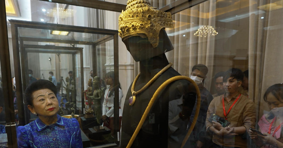 Търсене на откраднати бижута от короната на Камбоджа