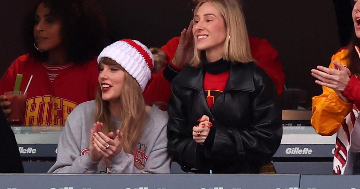 Taylor Swift Arrives To Watch Travis Kelce's Chiefs Play Patriots At 