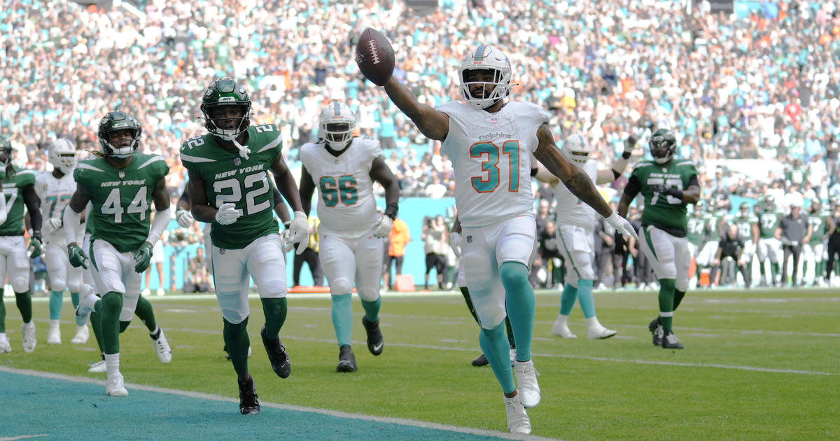 Mostert, Tagovailoa guide Dolphins to a 30- victory more than the Jets devoid of Tyreek Hill