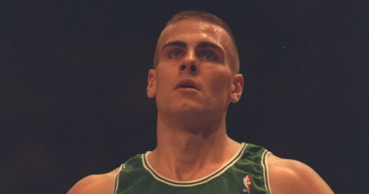 Eric Montross, former UNC basketball star and NBA big man, dies at 52