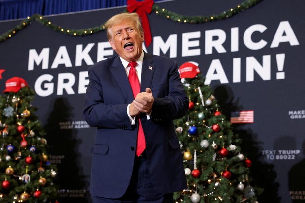 Le candidat républicain à la présidentielle et ancien président américain Trump assiste à un événement de campagne à Waterloo, Iowa
