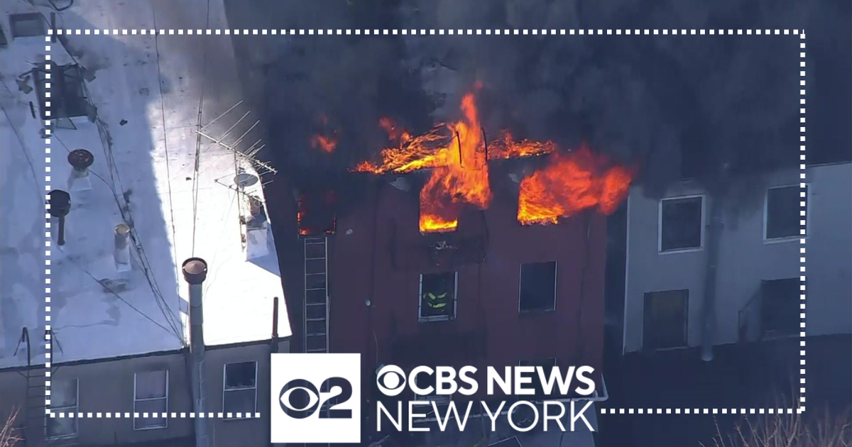 Firefighters battle heavy flames at Brooklyn apartment building - CBS ...