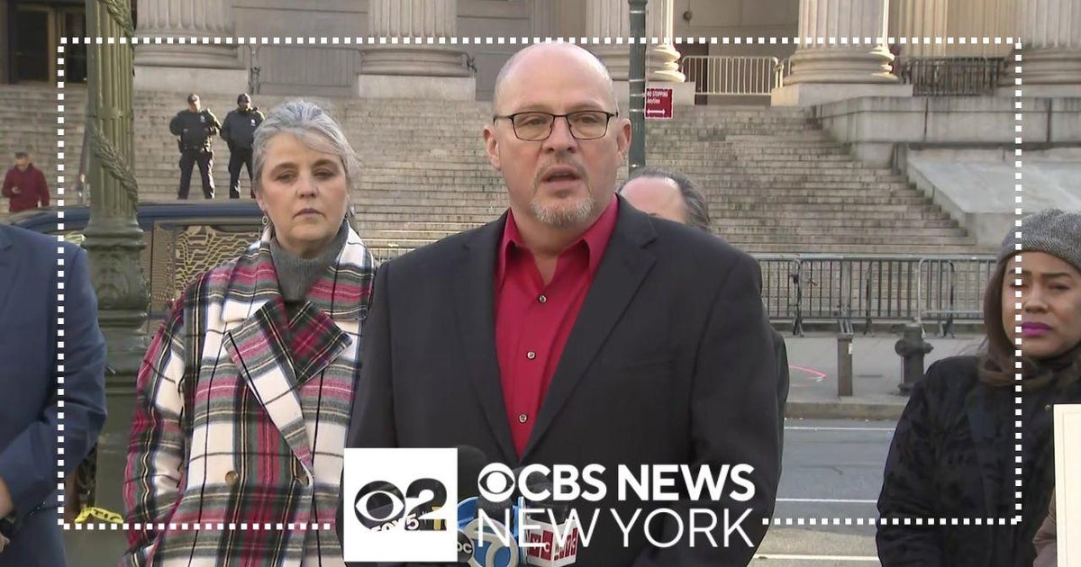 Teachers union suing New York City over budget cuts - CBS New York