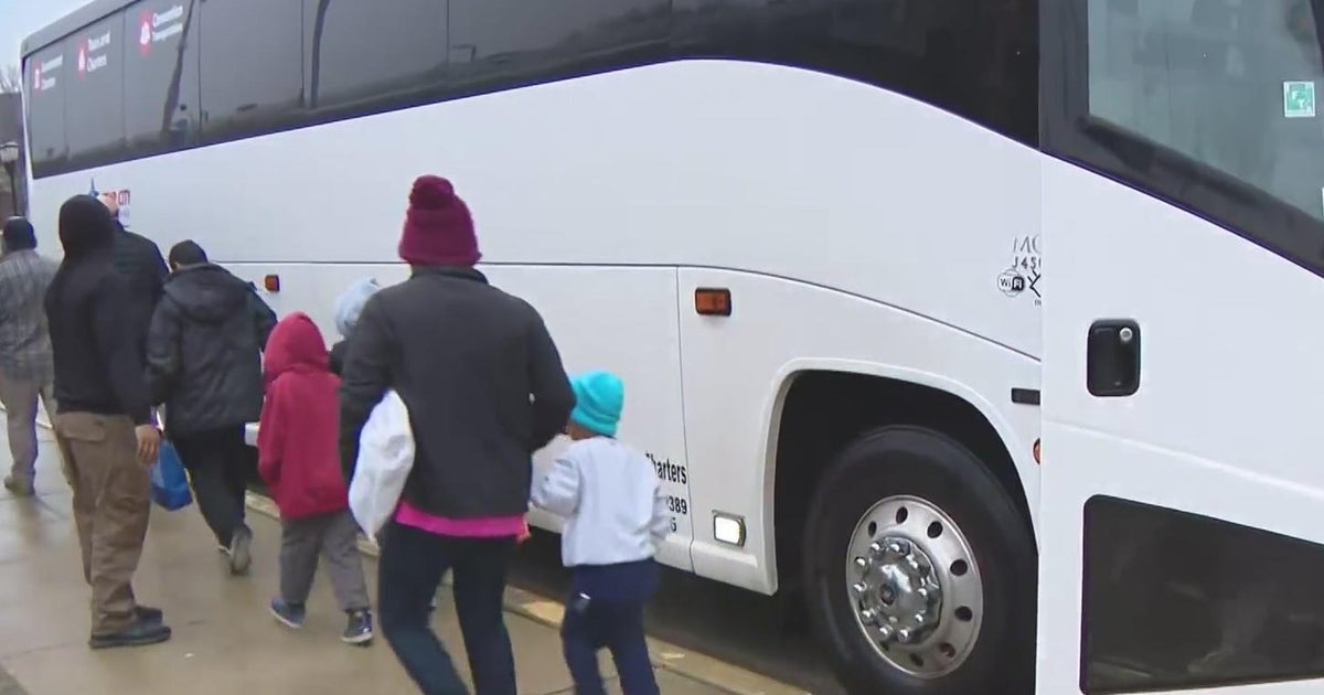 Leaders of some Chicago suburbs frustrated with busloads of migrants ...
