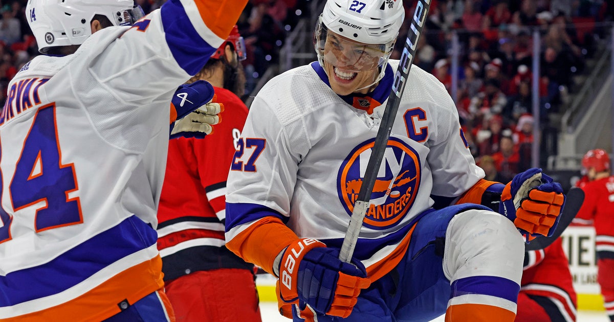 Anders Lee's 3-point night leads New York Islanders over Carolina Hurricanes 5-4 - Vimarsana News